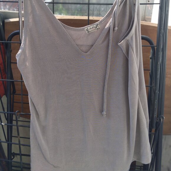 Gray Sleeveless Tie-strap top Intimately Free People Size Small Imported fabric - Picture 3 of 10